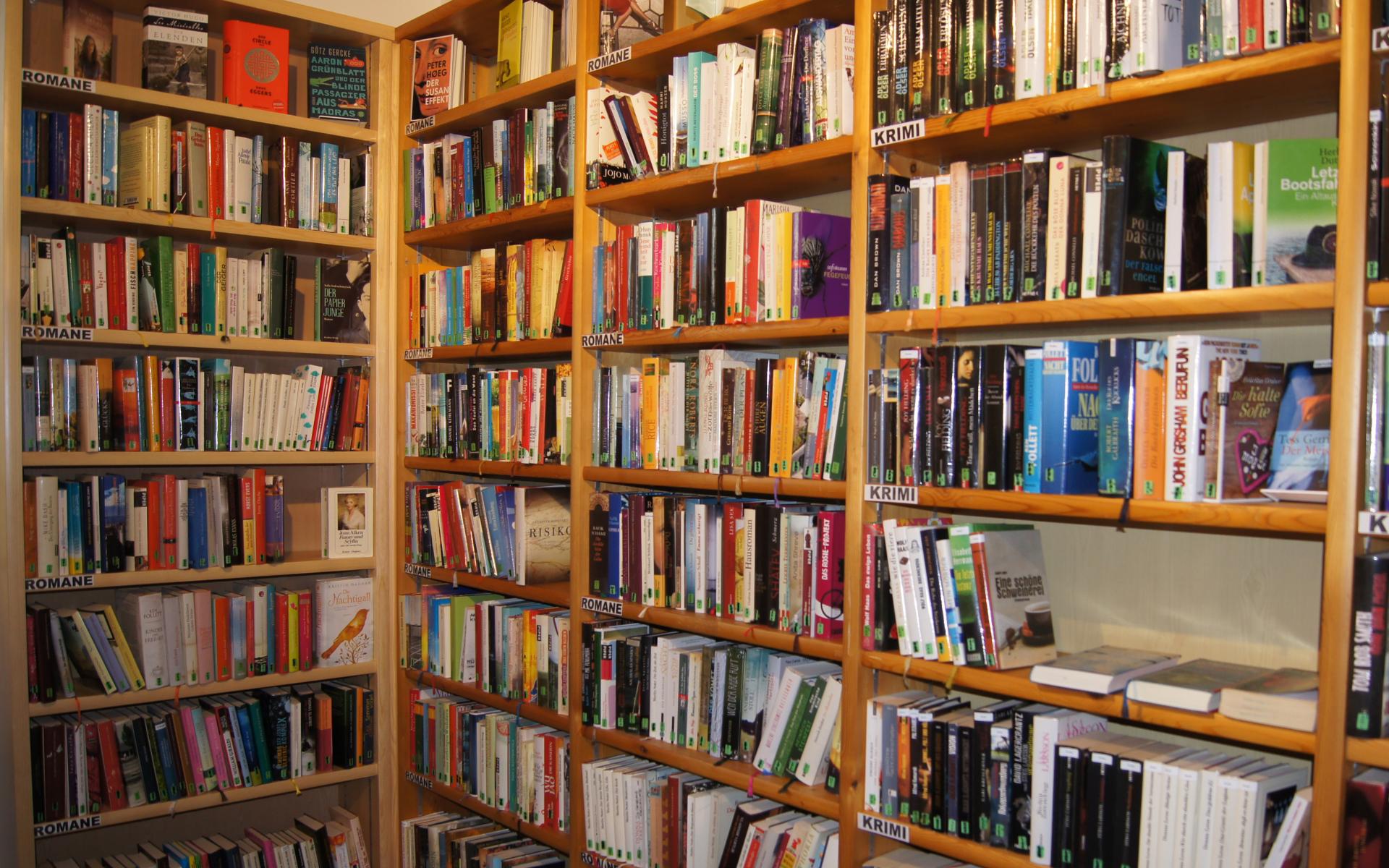 Bücherregal